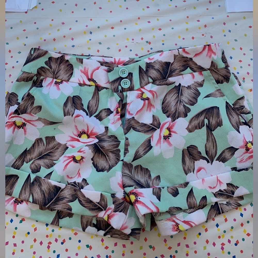 Women’s shorts, only worn once. Like new condition!